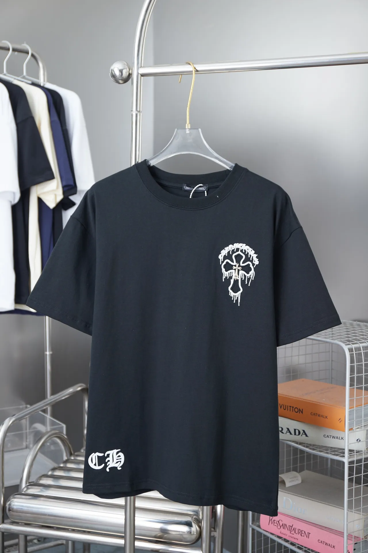 🅿️200 Ch*ome Hearte 25SS early spring new style, patch embroidery hardware, Croix heart cross short sleeves, light luxury, essential item for daily commuting for men and women, correct version, welcome to compare, detailed features · 320g 100% pure cotton double yarn jersey fabric · Custom dyed in the same cylinder, special thickened 32 count double strand 1X1 thread · Imported Tajima machine embroidery and stitch embroidery letters➕original cloth patch embroidered cross➕high temperature hot stamping hardware accessories. Chest embroidery patch with heart pattern➕hand-stitched hardware accessories · Double-needle stitching and cross-stitching technology · Original main mark washed tag brand moisture-proof paper packaging Color: black/white/burgundy Size: S/M/L/XL